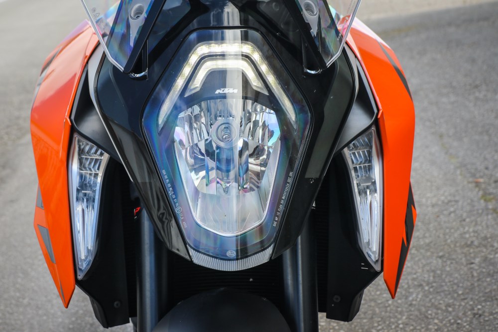 KTM 1290 Super Duke GT – A laranja electrónica