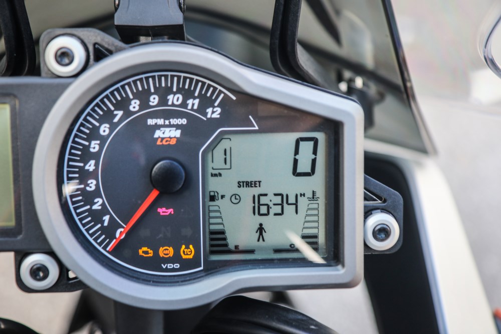 KTM 1290 Super Duke GT – A laranja electrónica