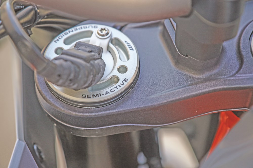 KTM 1290 Super Duke GT – A laranja electrónica