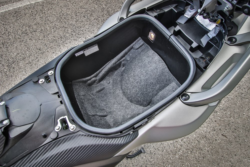 Ensaio – Yamaha T-MAX 530 – A rainha das scooters