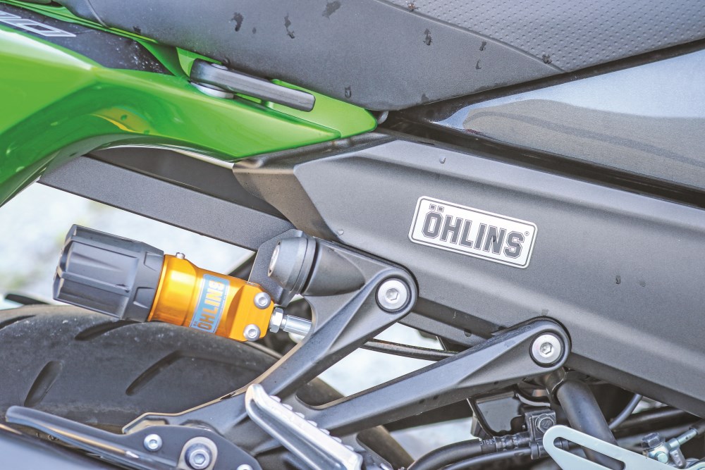 Ensaio – Kawasaki ZZR 1400 Licença para voar