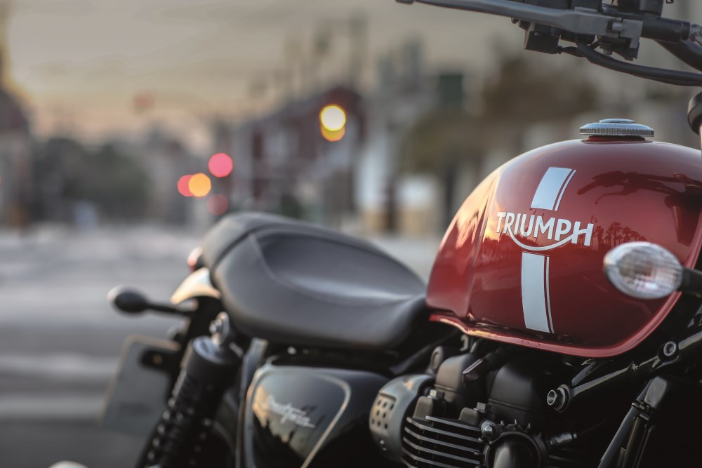 Ensaio – Triumph Street Twin – Rebelde urbana