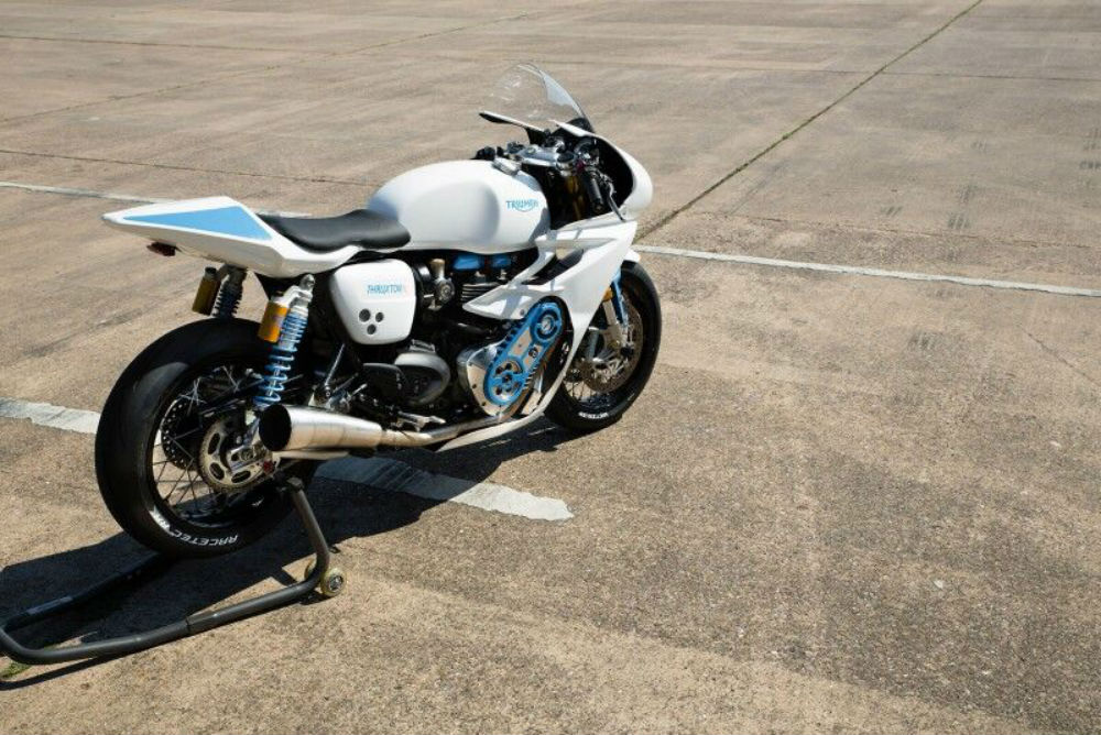 Triumph e Carl Fogarty brilharam em Glemseck