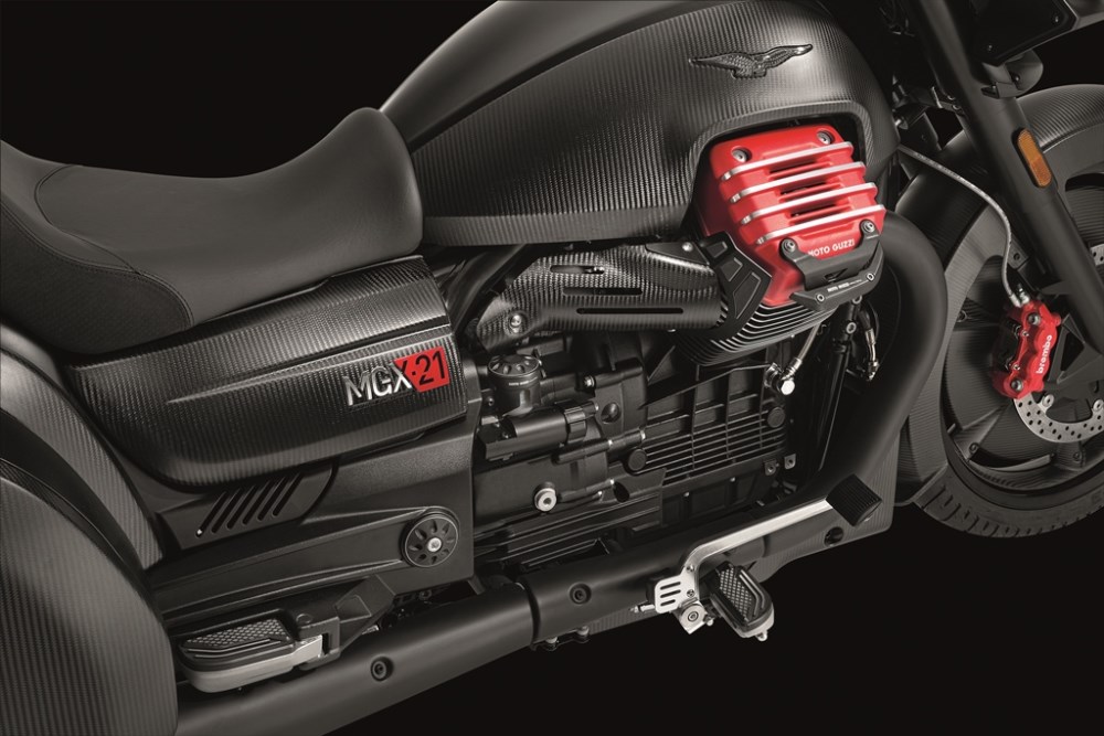 Moto Guzzi MGX-21 chegou ao mercado nacional