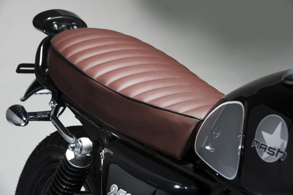 Mash Two Fity Black uma aposta inspirada nos anos 70