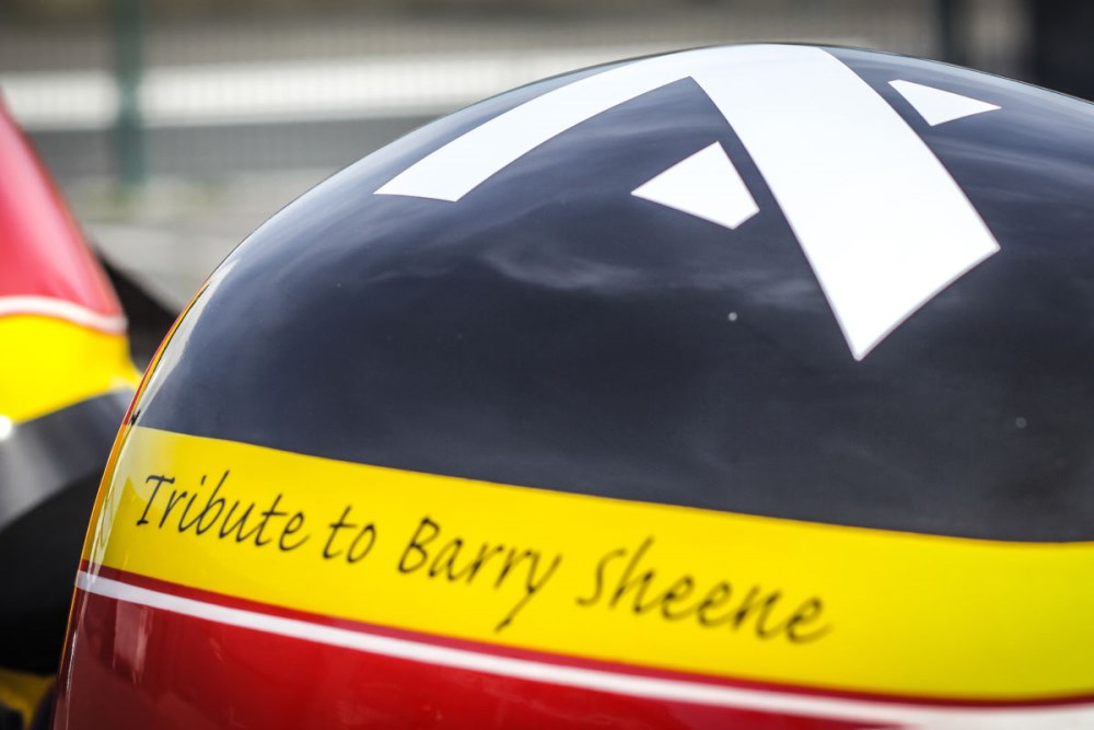 A Suzuki Grand Prix SV650 de tributo a Barry Sheene