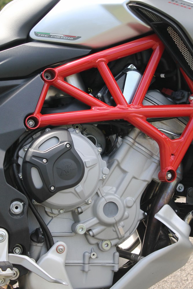 Ensaio: MV Agusta Turismo Veloce “ Performance e Versatilidade ”