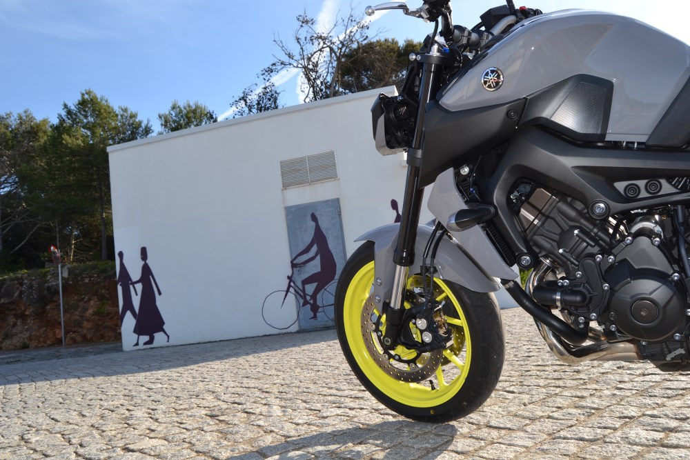 Ensaio: Yamaha MT09 – 2017 “Re-Evolution on the Dark Side”