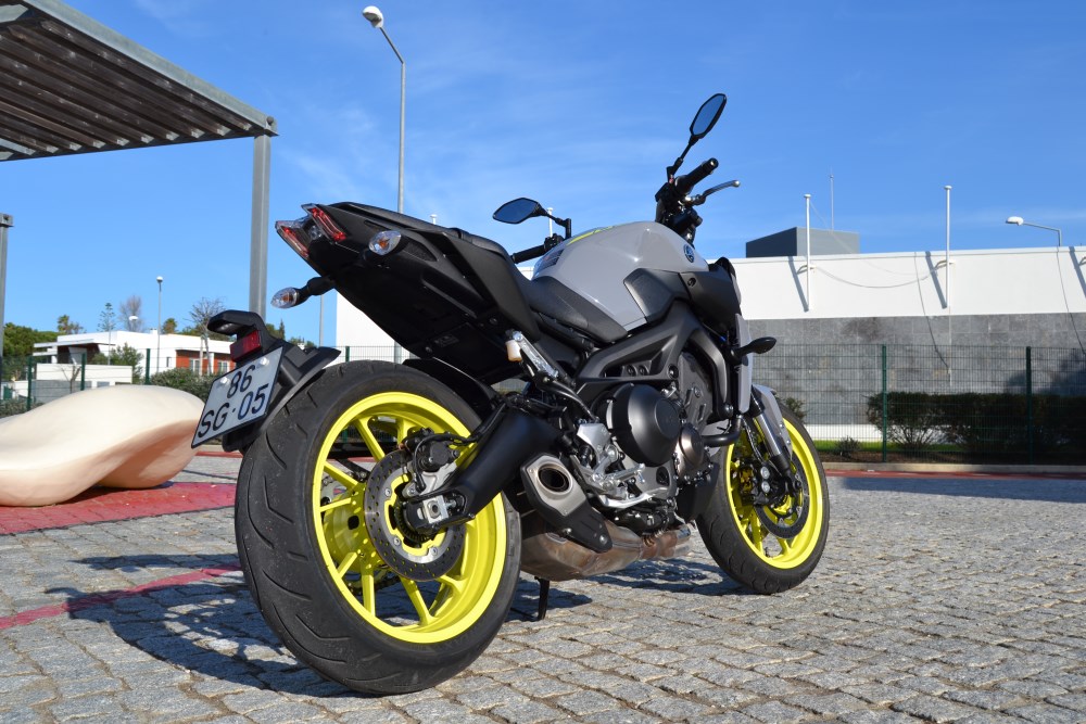 Ensaio: Yamaha MT09 – 2017 “Re-Evolution on the Dark Side”
