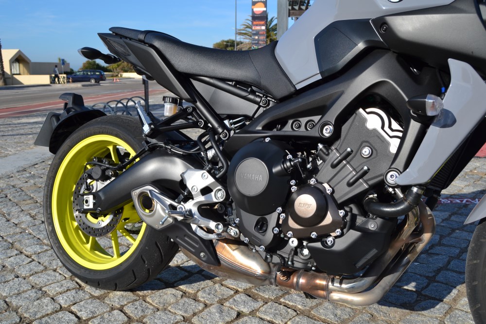 Ensaio: Yamaha MT09 – 2017 “Re-Evolution on the Dark Side”