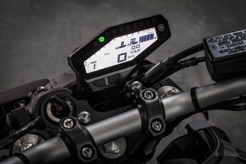Ensaio: Yamaha MT09 – 2017 “Re-Evolution on the Dark Side”