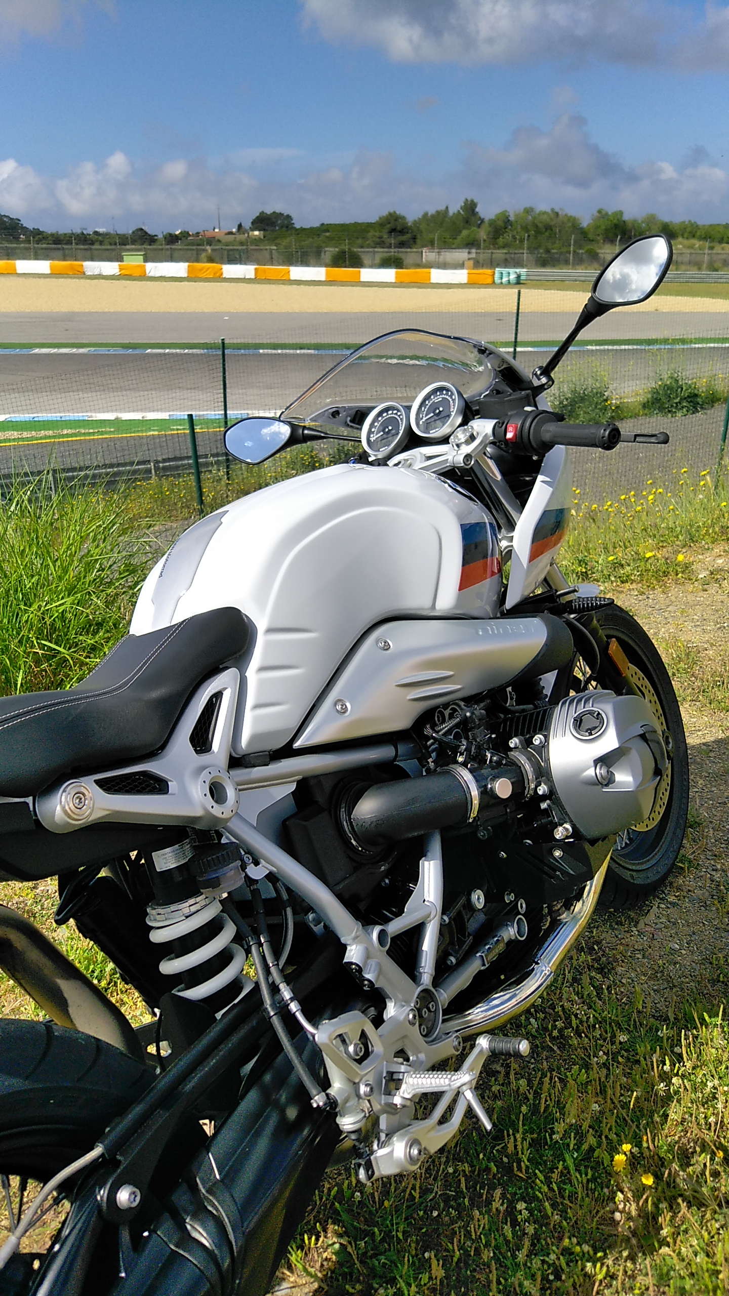 Ensaio BMW R1200 Nine T Racer – Ao melhor estilo “Seventies”