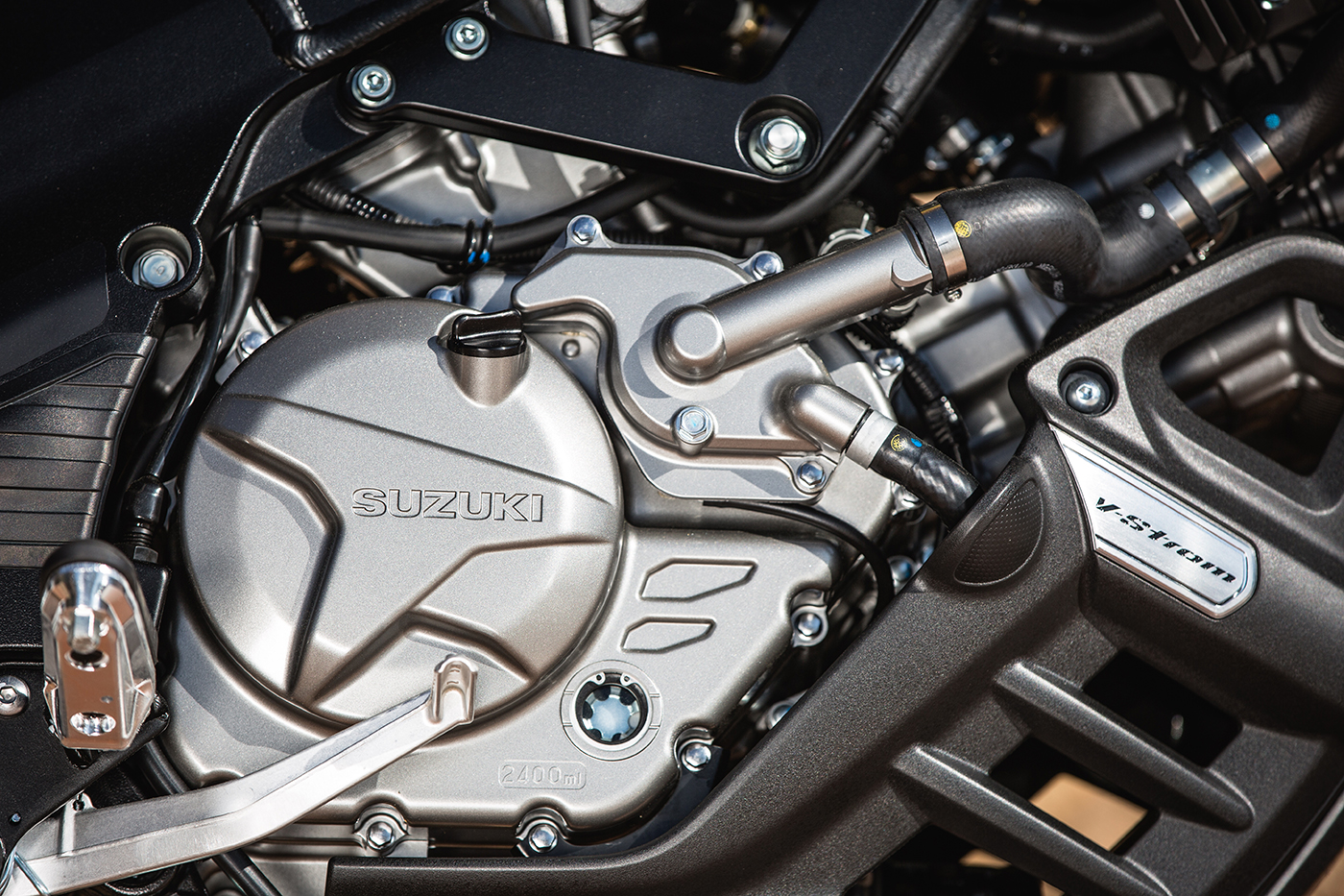 Ensaio Suzuki V-Strom 650 de 2017 – uma Desportiva Aventureira robusta e fiável.