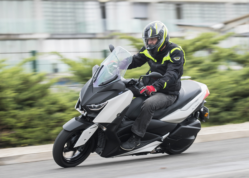 Ensaio Yamaha X-MAX 300 de 2017 – A nova referência de Scooter desportiva de gama média