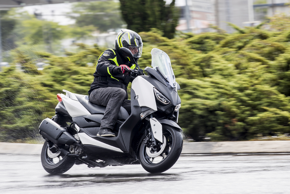 Ensaio Yamaha X-MAX 300 de 2017 – A nova referência de Scooter desportiva de gama média
