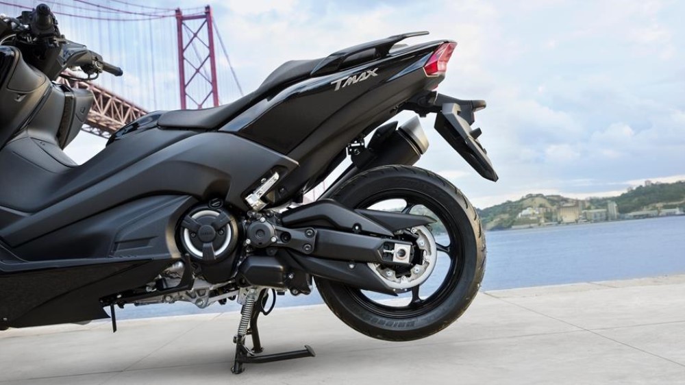 Yamaha TMAX 2017 a referência das scooter