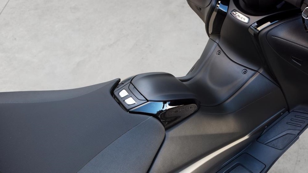 Yamaha TMAX 2017 a referência das scooter