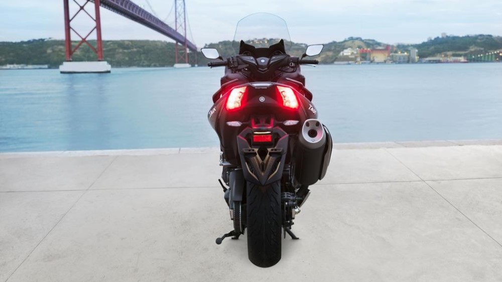 Yamaha TMAX 2017 a referência das scooter