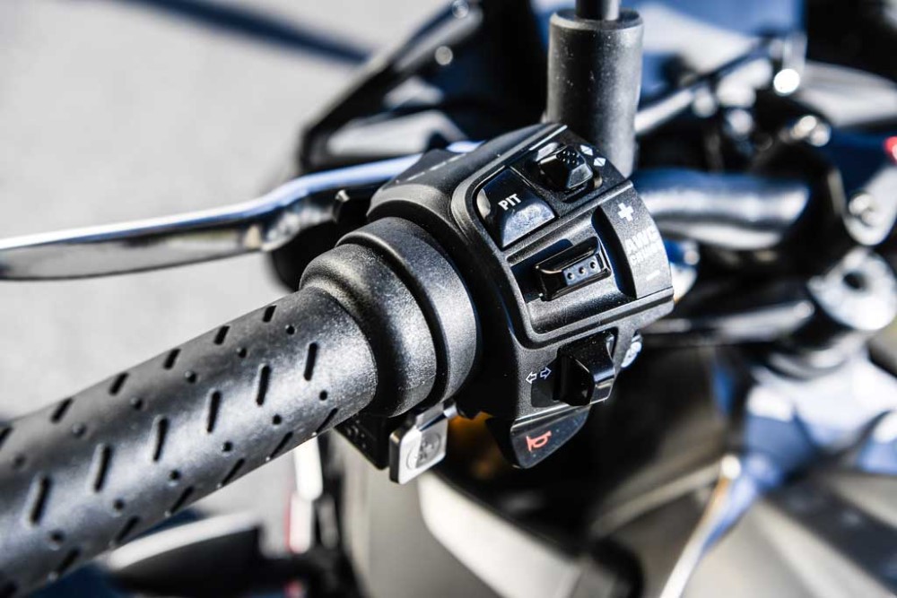 Aprilia Tuono V4 1100 pura adrenalina