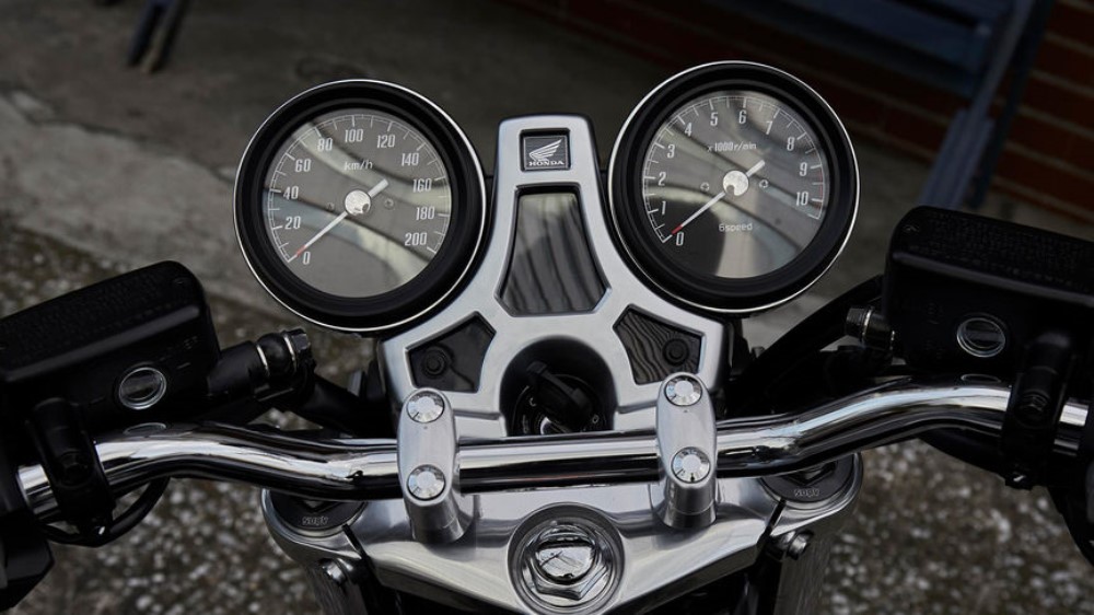 Honda CB 1100 RS um clássico moderno