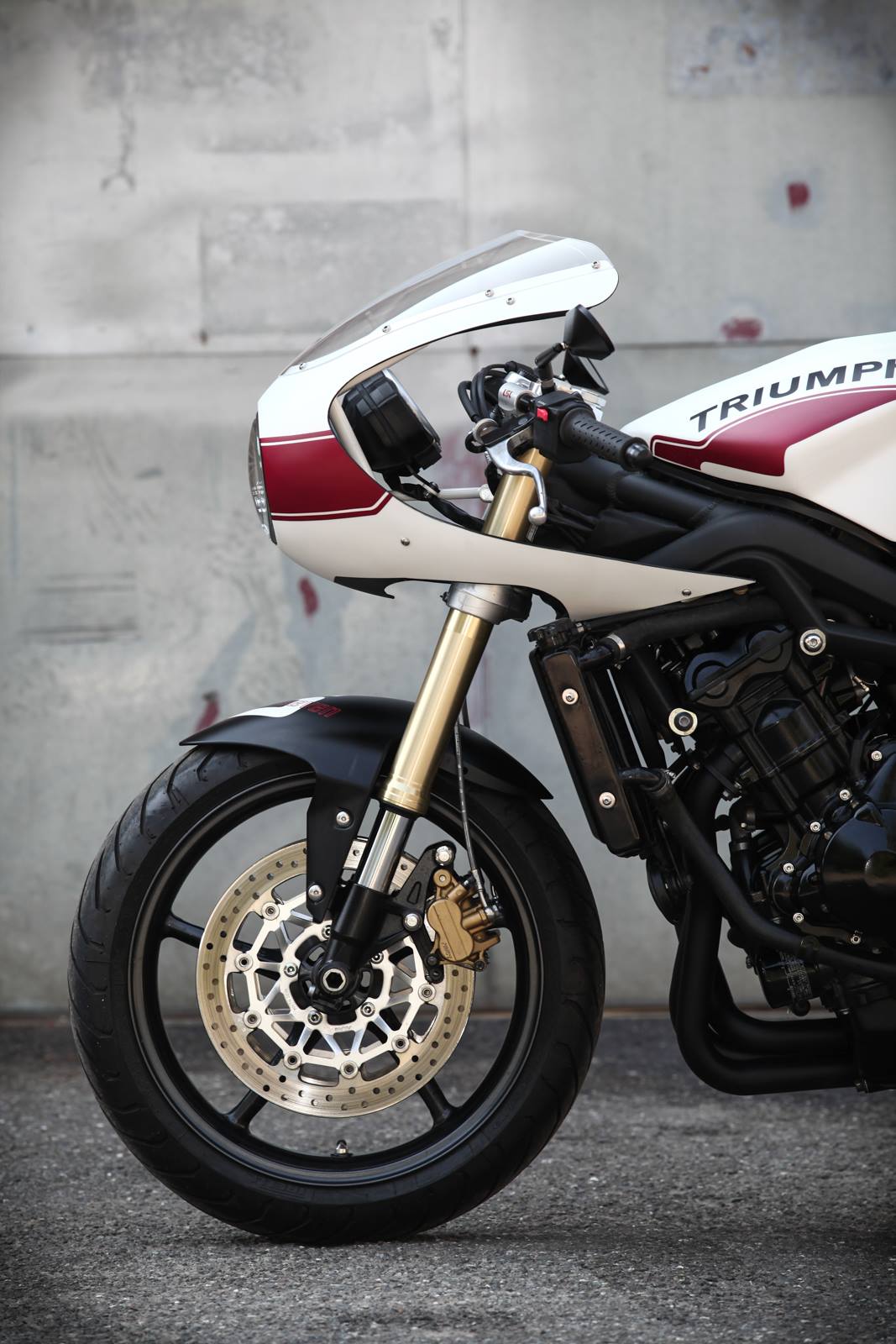 Street Triple by Hansen Qustom – Holographic Hammer Design