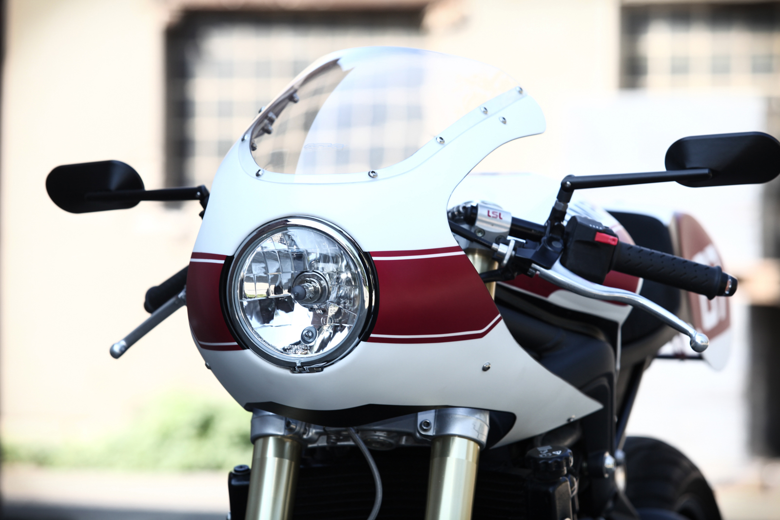 Street Triple by Hansen Qustom – Holographic Hammer Design