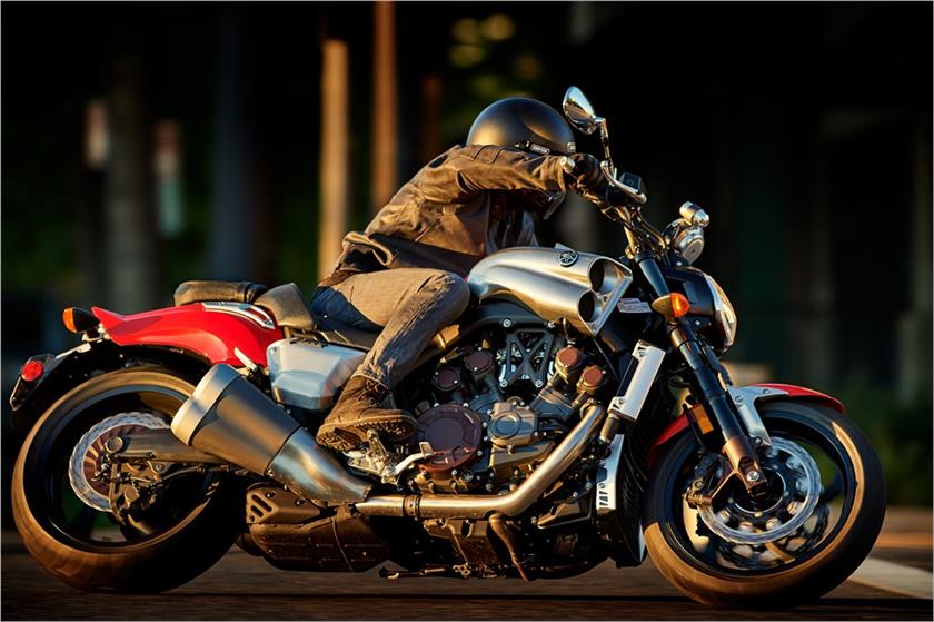 YAMAHA VMAX – Um ICON na História das Muscle-Bikes