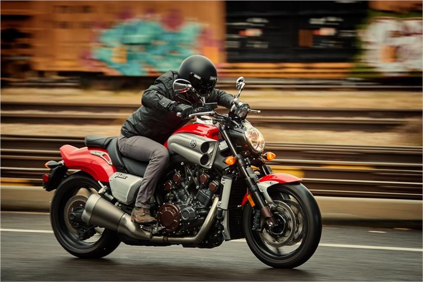 YAMAHA VMAX – Um ICON na História das Muscle-Bikes