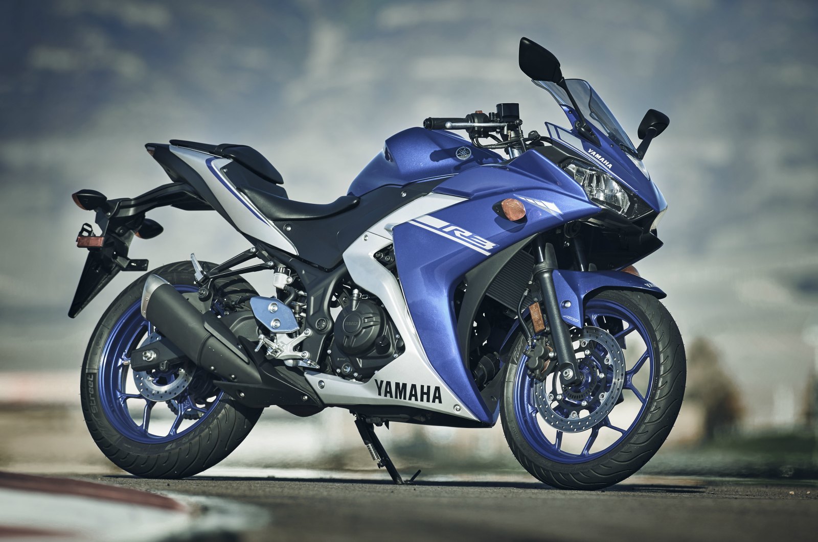 YAMAHA YZF-R3 de 2017 – Uma desportiva com “garra” para o dia a dia.
