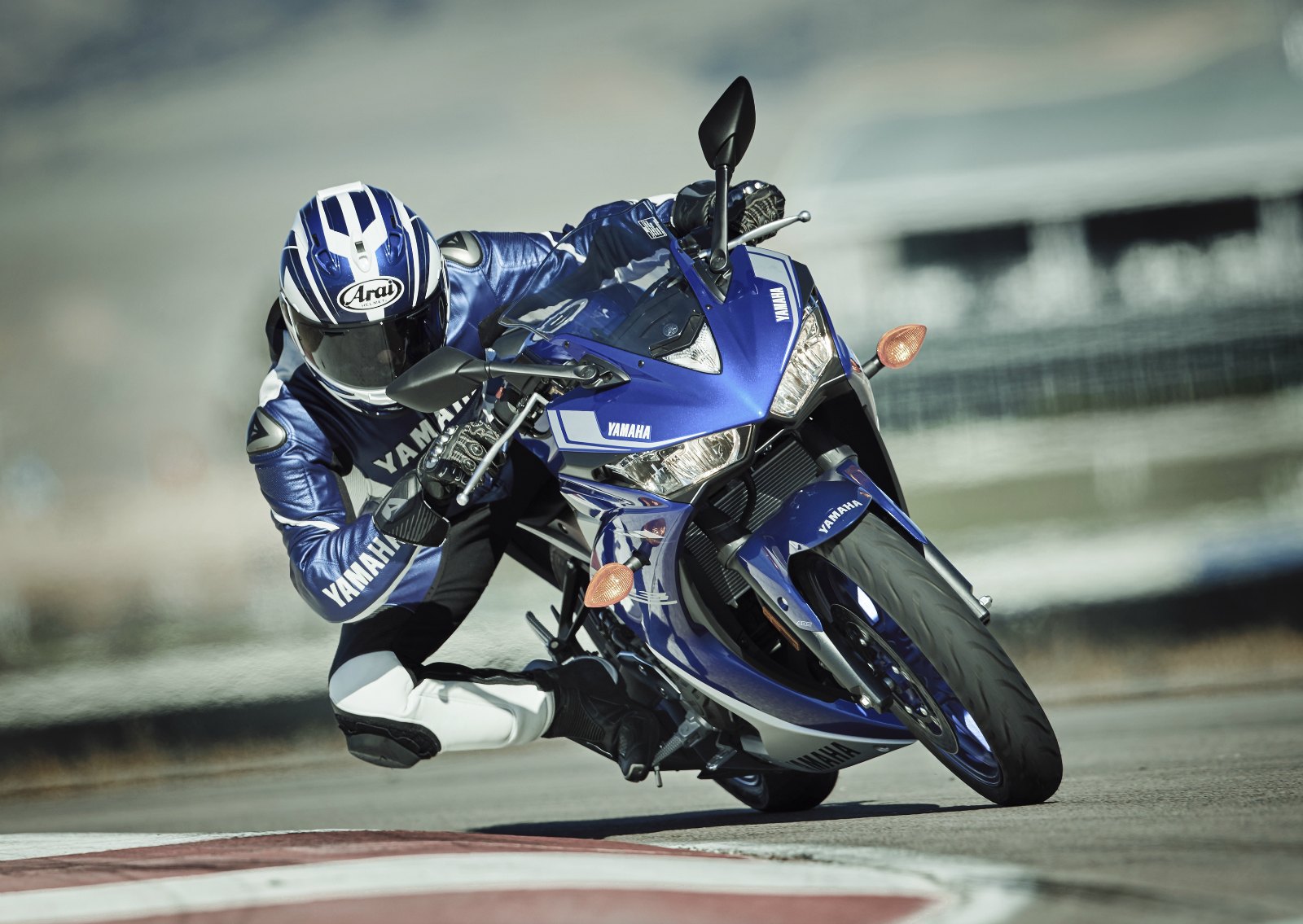 YAMAHA YZF-R3 de 2017 – Uma desportiva com “garra” para o dia a dia.