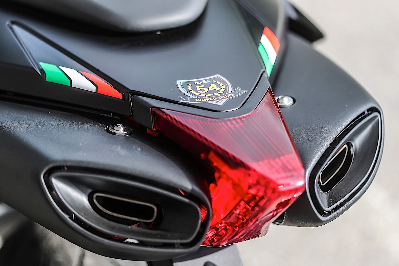 NOVA APRILIA DORSODURO 900 para 2018