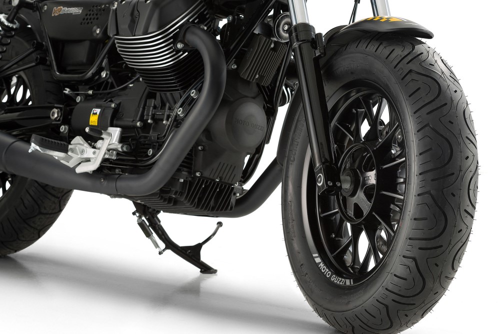 Moto Guzzi V 9 Bobber a custom desportiva