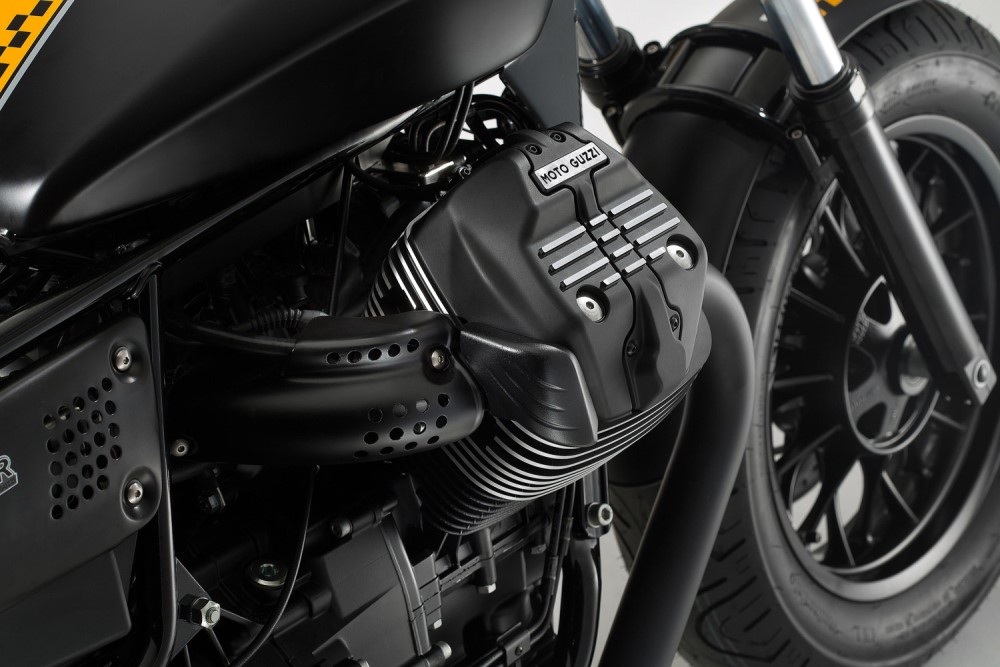 Moto Guzzi V 9 Bobber a custom desportiva
