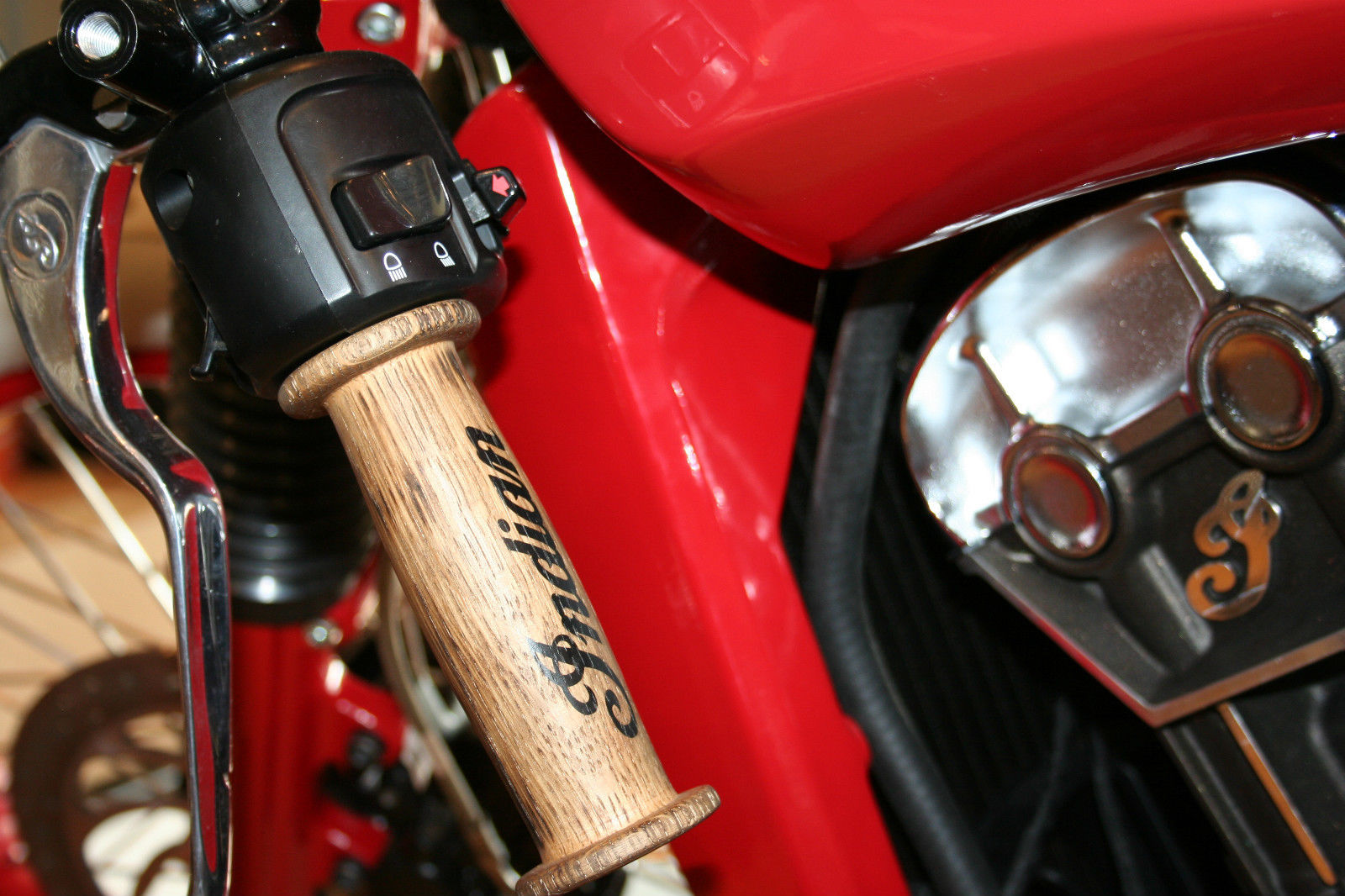 BOARDTRACKER – Um Tributo à Indian Scout vindo do Quebec