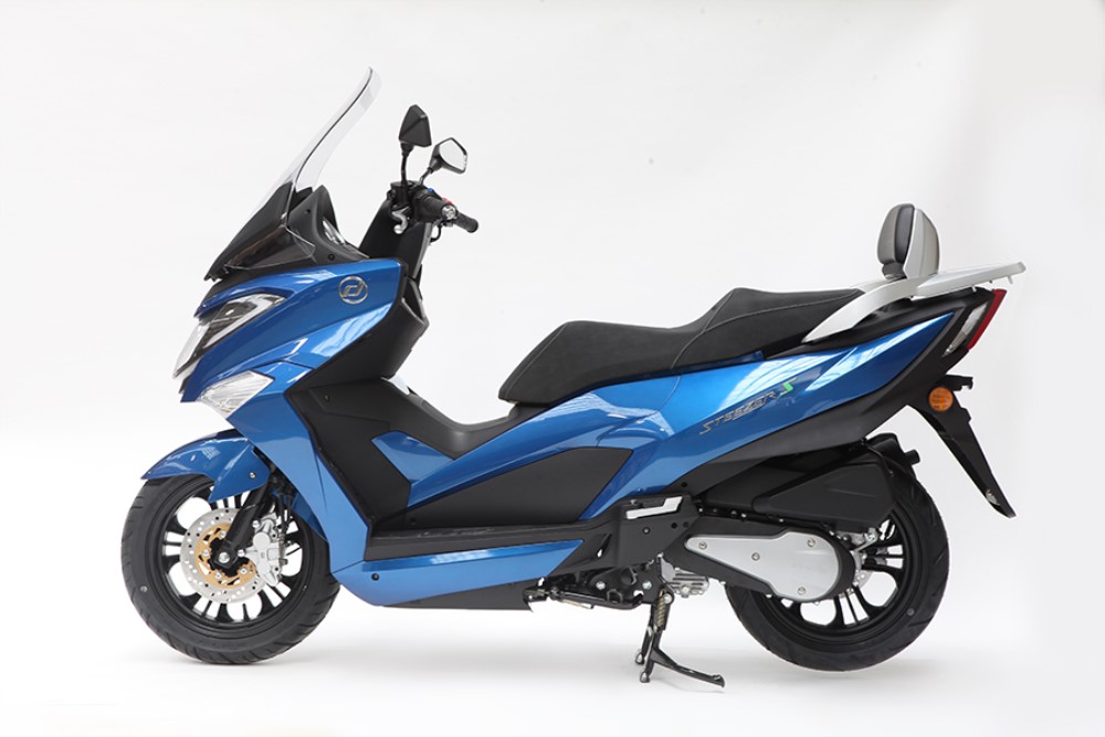 Daelim Steezer 125 S FI a scooter desportiva