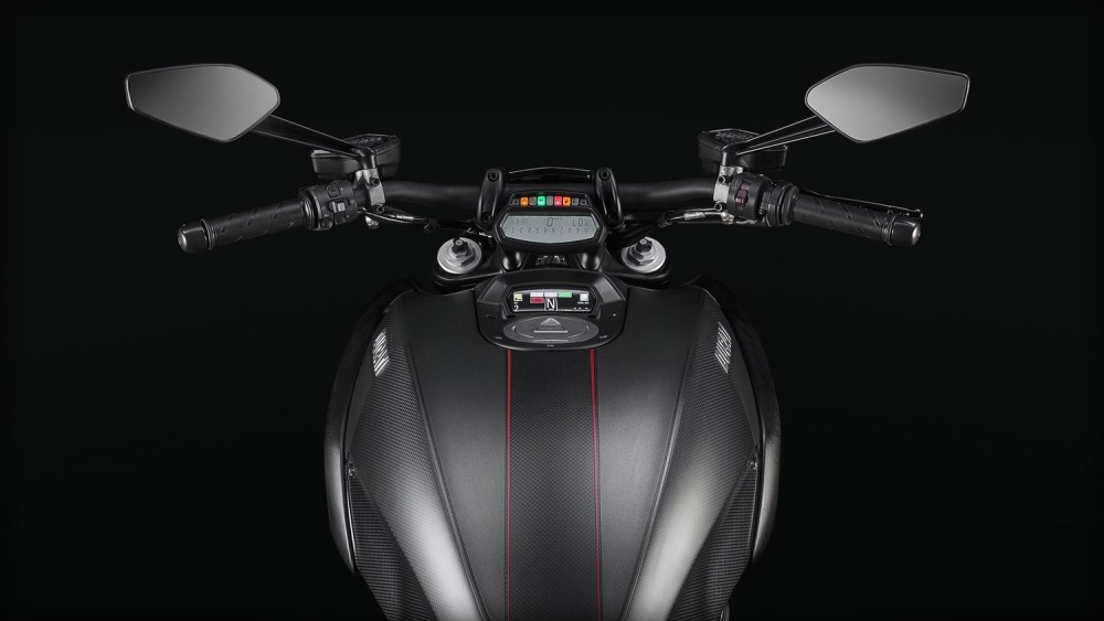Ducati Diavel Carbon