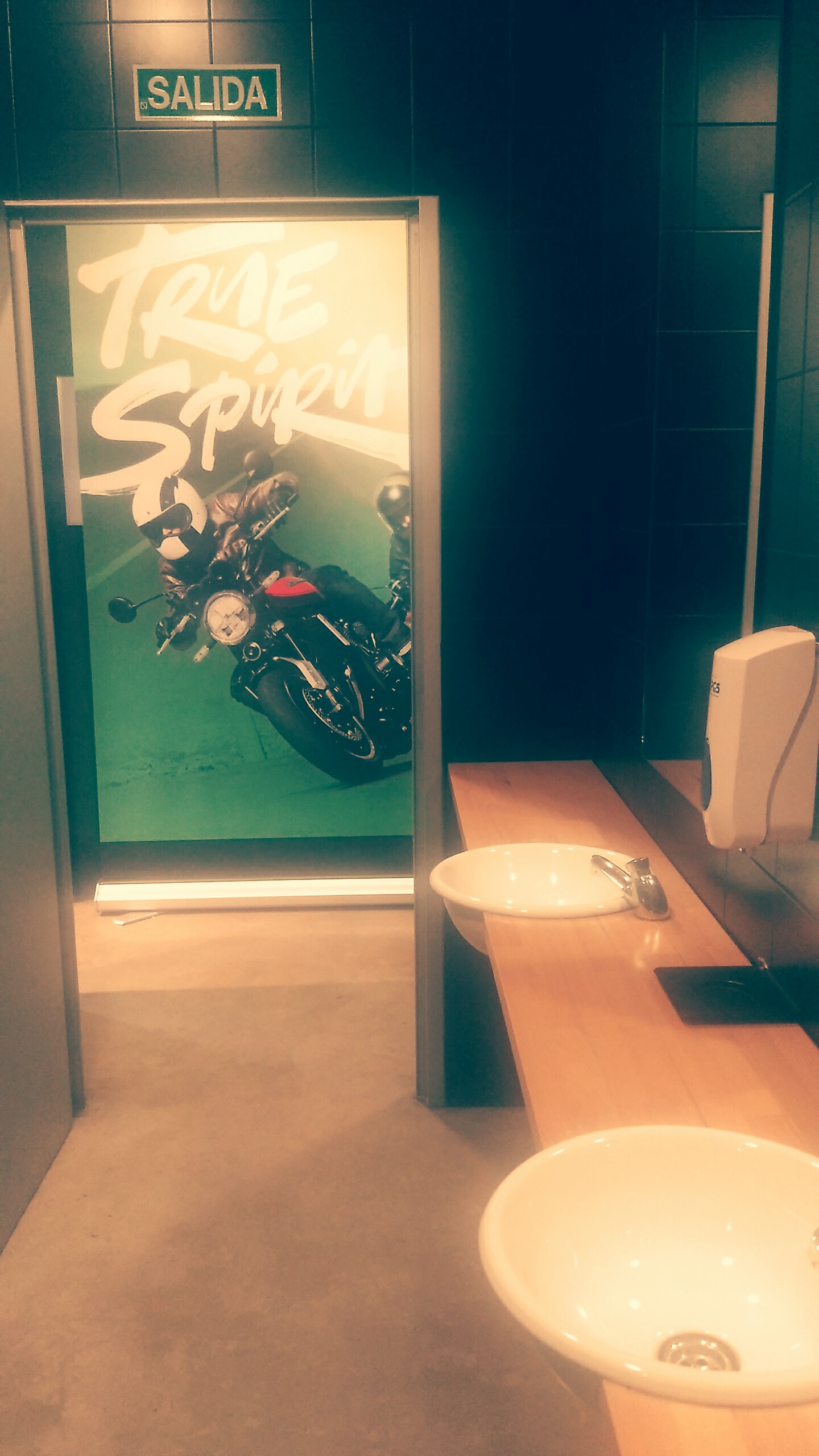 As novas Kawasaki Z900 RS Retro Sport apresentadas no Ace Café Barcelona