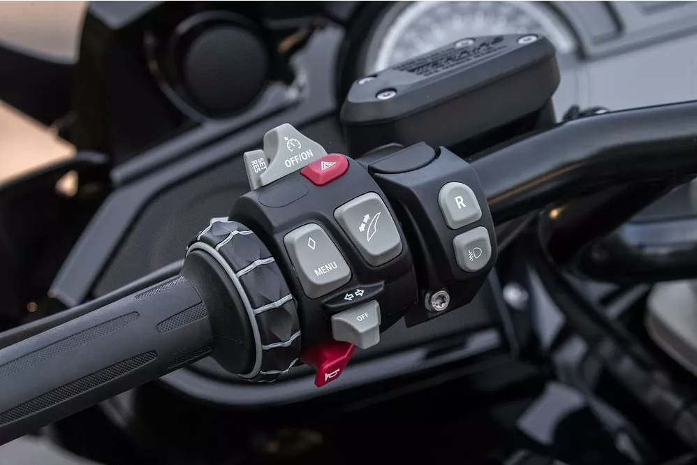 BMW K 1600 B – Uma Cruiser GT vestida de “Bagger”