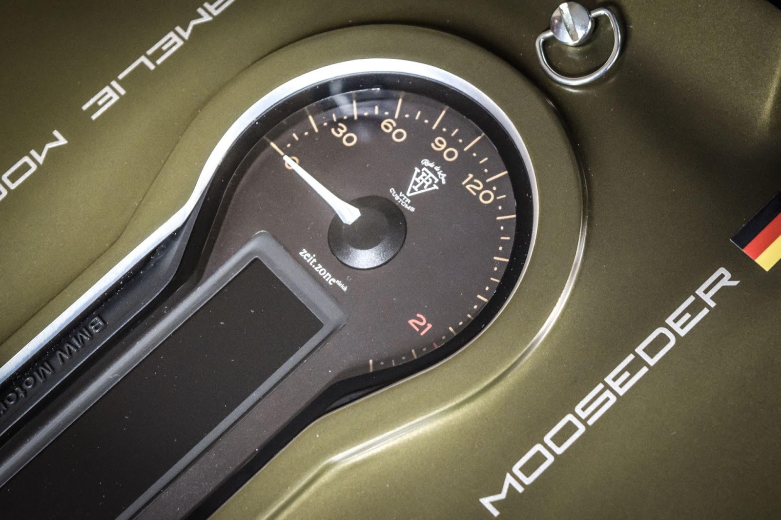 EDDIE21 – uma BMW R1200R preparada pela VTR Customs