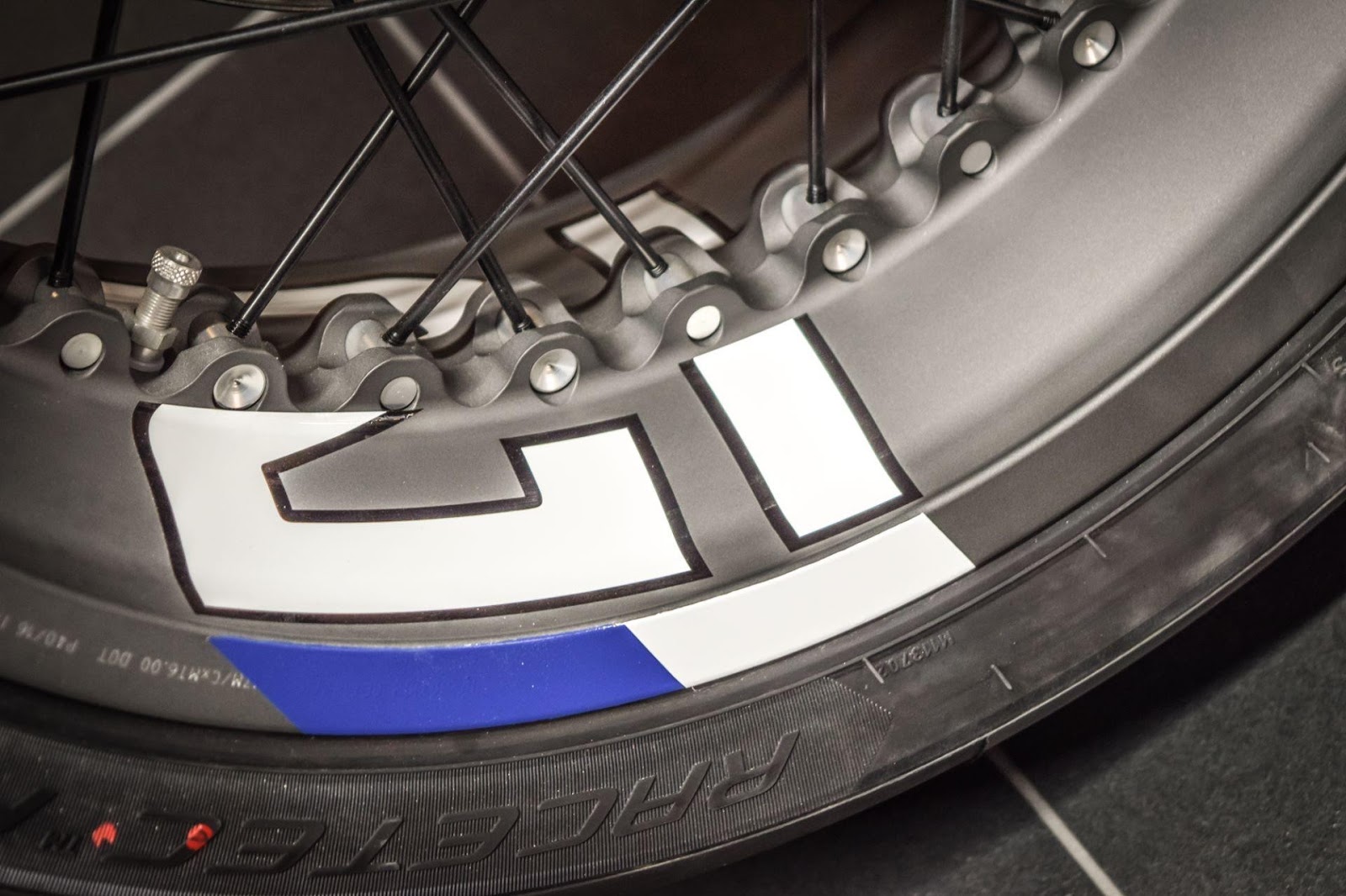 EDDIE21 – uma BMW R1200R preparada pela VTR Customs