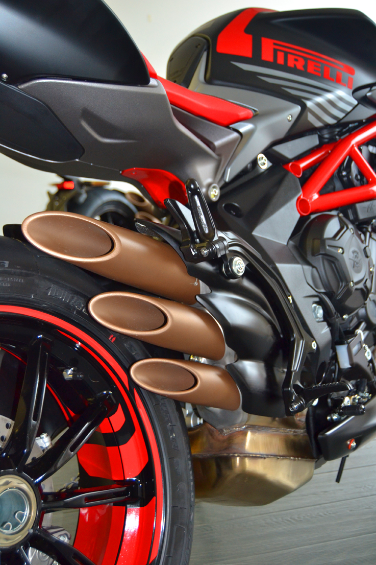 MV AGUSTA Brutale 800 RR Pirelli – Versão Exclusiva Celebra Parceria de Sucesso