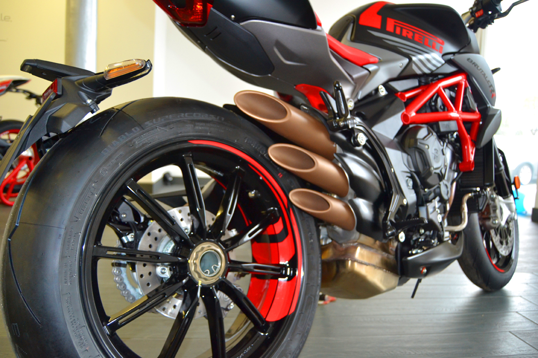 MV AGUSTA Brutale 800 RR Pirelli – Versão Exclusiva Celebra Parceria de Sucesso