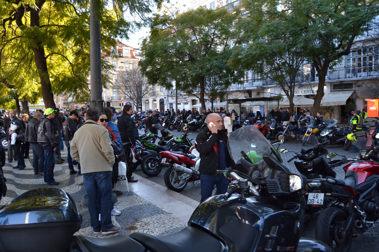 Manifestação de milhares de motociclistas no Rossio contra as medidas do Governo.