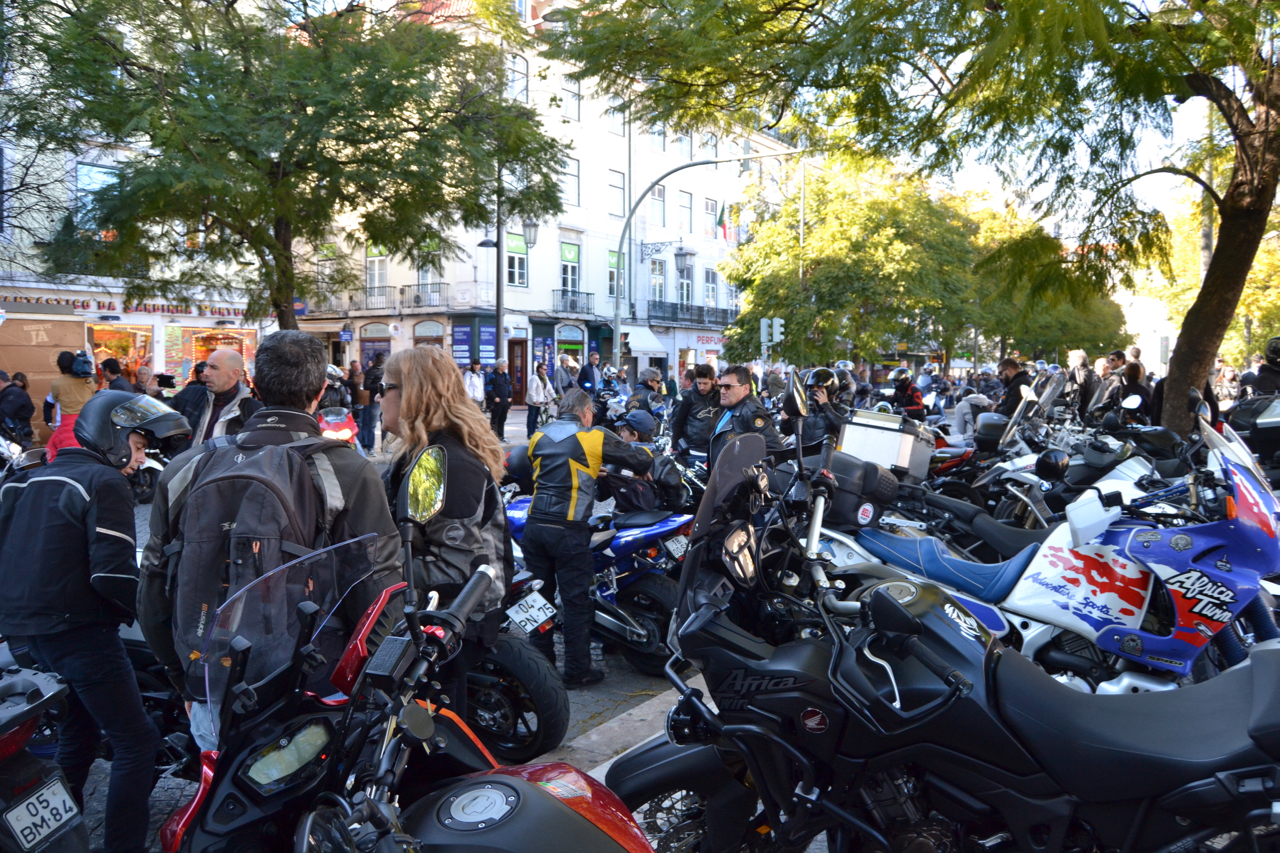 Manifestação de milhares de motociclistas no Rossio contra as medidas do Governo.