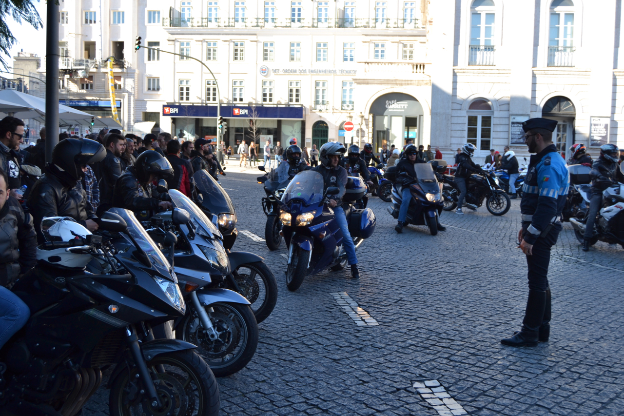 Manifestação de milhares de motociclistas no Rossio contra as medidas do Governo.