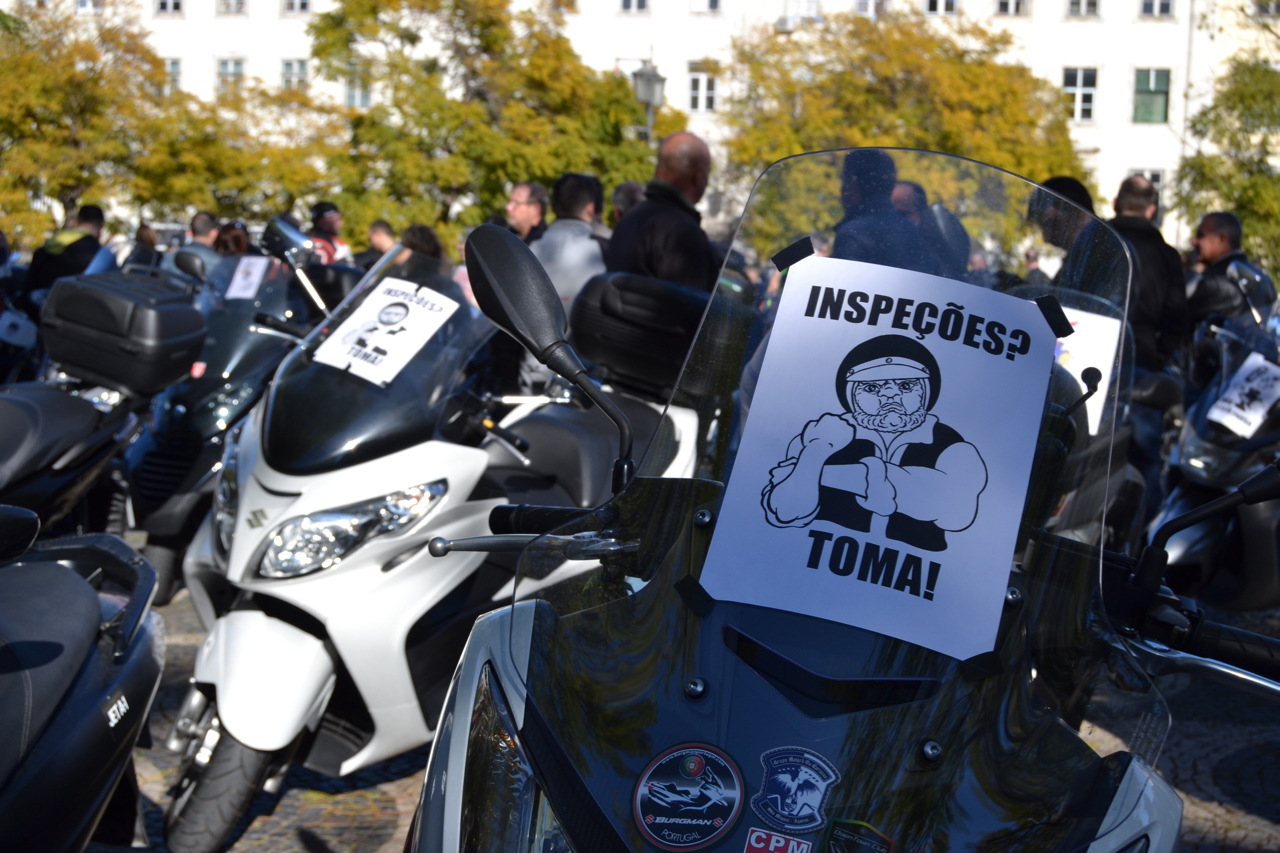 Manifestação de milhares de motociclistas no Rossio contra as medidas do Governo.