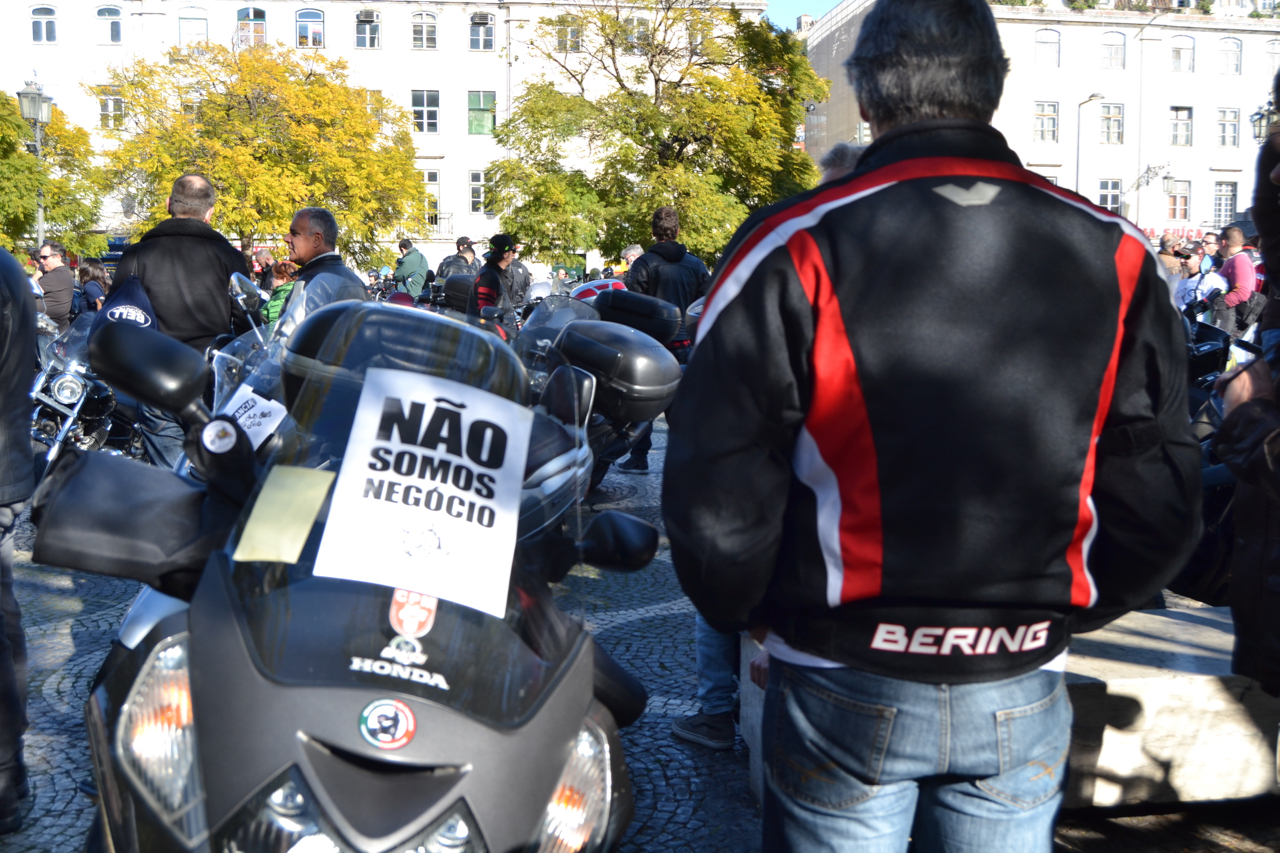 Manifestação de milhares de motociclistas no Rossio contra as medidas do Governo.