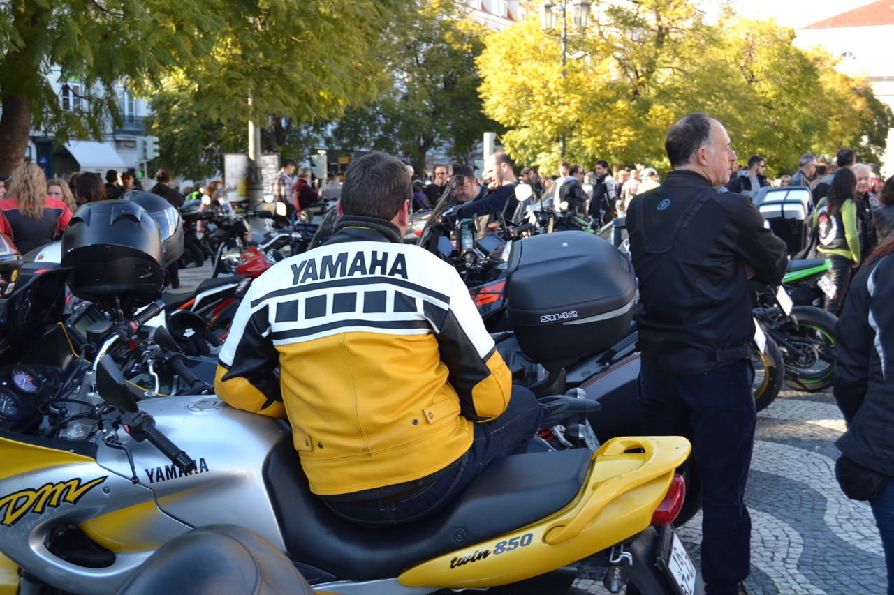 Manifestação de milhares de motociclistas no Rossio contra as medidas do Governo.