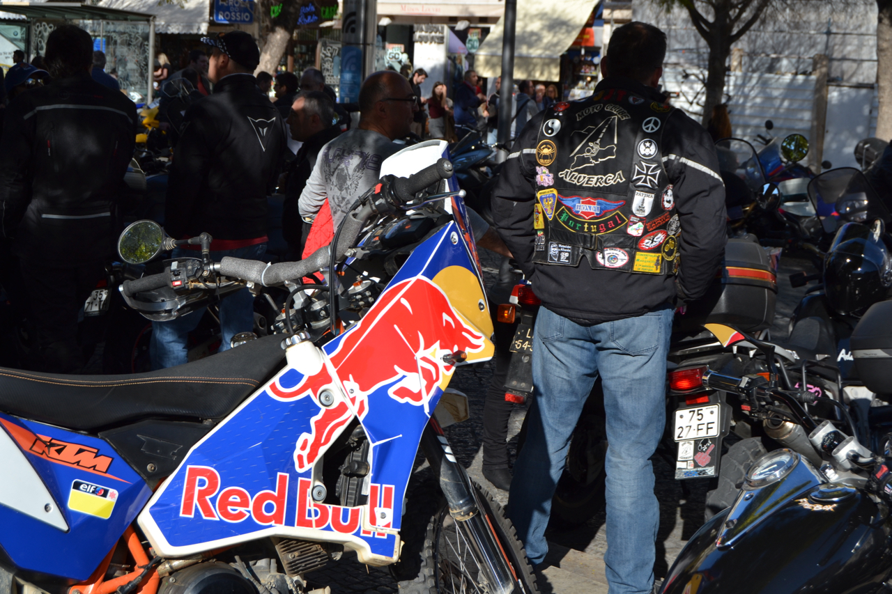 Manifestação de milhares de motociclistas no Rossio contra as medidas do Governo.