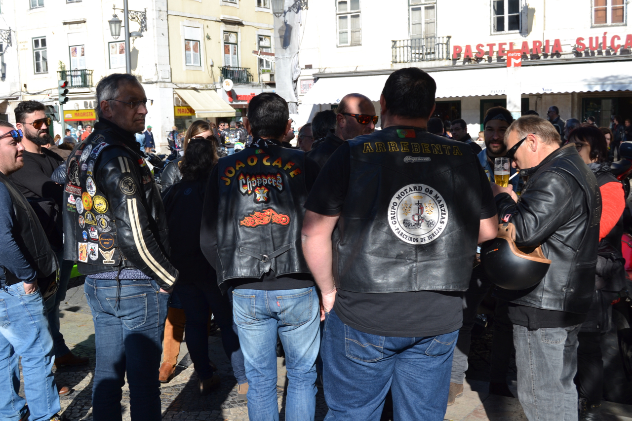 Manifestação de milhares de motociclistas no Rossio contra as medidas do Governo.